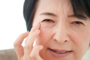 目元の乾燥と小じわ